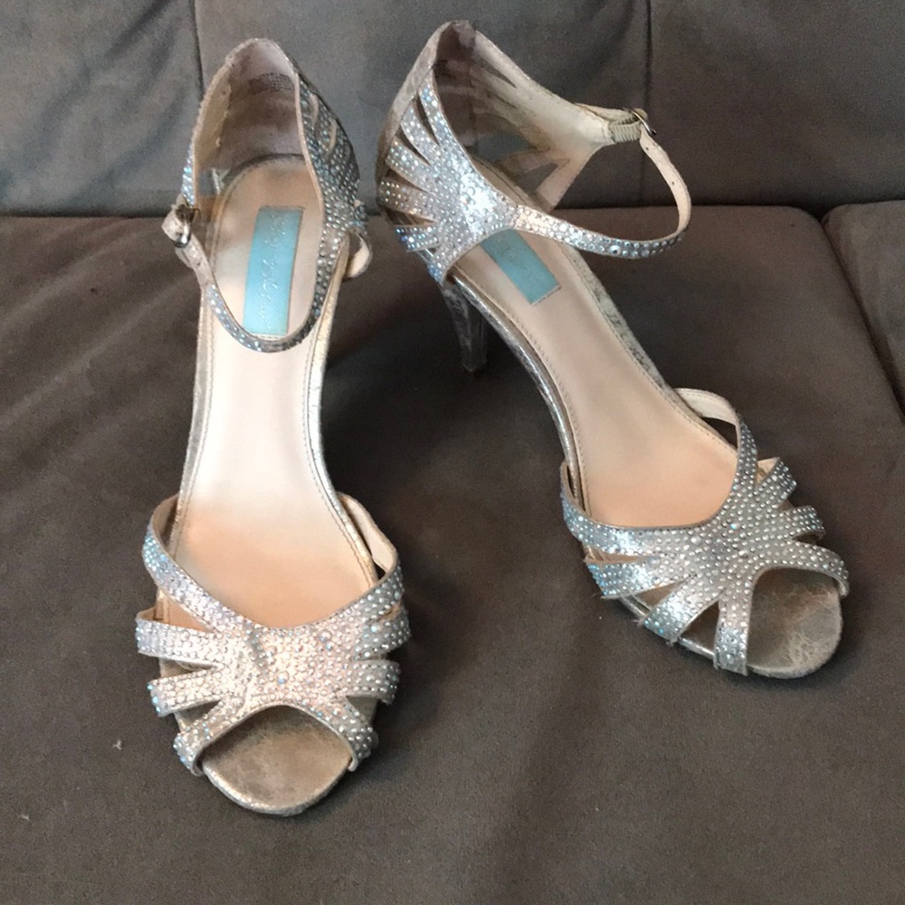 Gold sparkly Betsey Johnson evening sandals.l